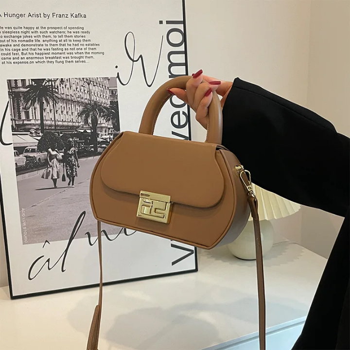 Sac à main blanc élégant avec poignée et bandoulière